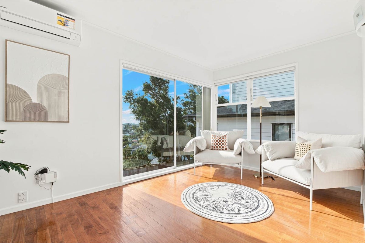 33 Hatherlow Street, Glenfield, Auckland - Carousel 2