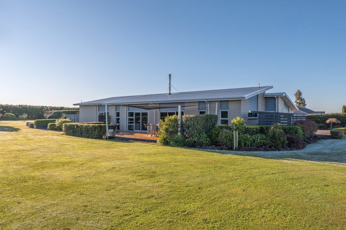 14 Whitcombe Place, Darfield, Darfield - Carousel 1