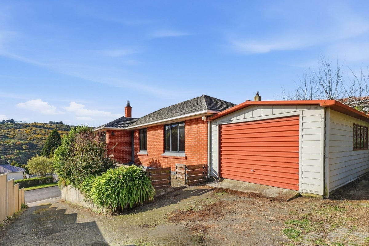18 Glenmore Street, Glenleith, Dunedin - Carousel 2