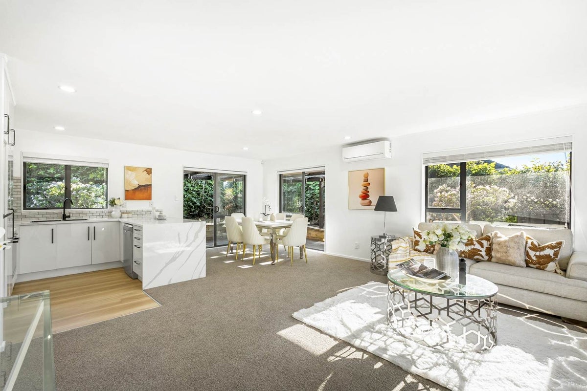 10 Frank Bunce Grove, Flat Bush, Auckland - Carousel 2
