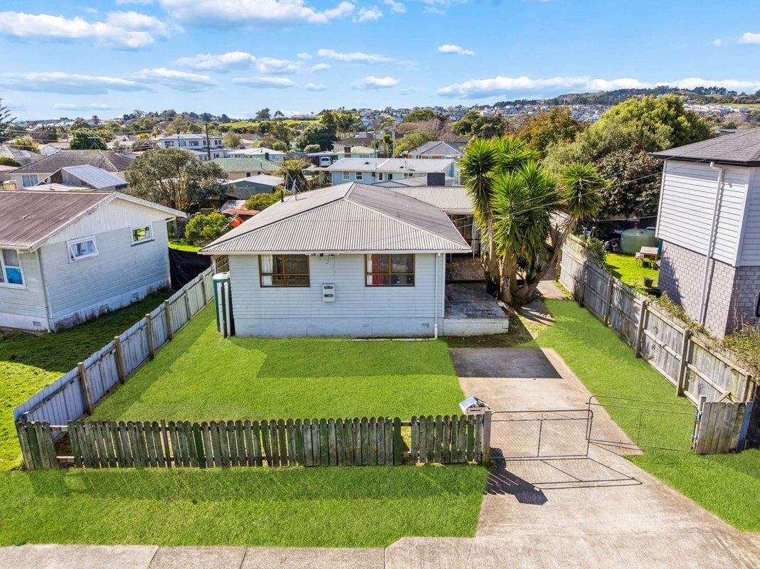1 Mountbatten Place, Papakura, Papakura - Carousel 22