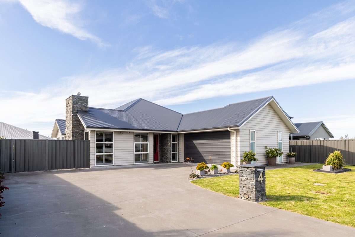 4 Ruahine Road, Poraiti, Napier - Carousel 1