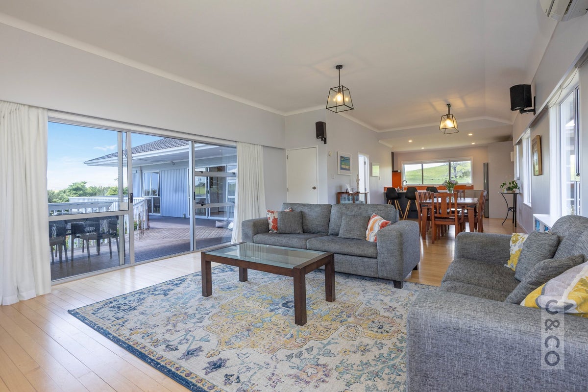 83 Mount Albion Rise, Taupaki, Henderson - Carousel 2