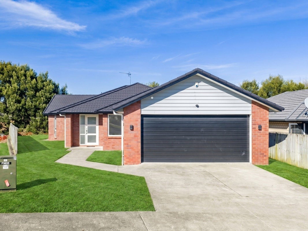 26 Blackwood Crescent, Glenview, Hamilton - Carousel 1