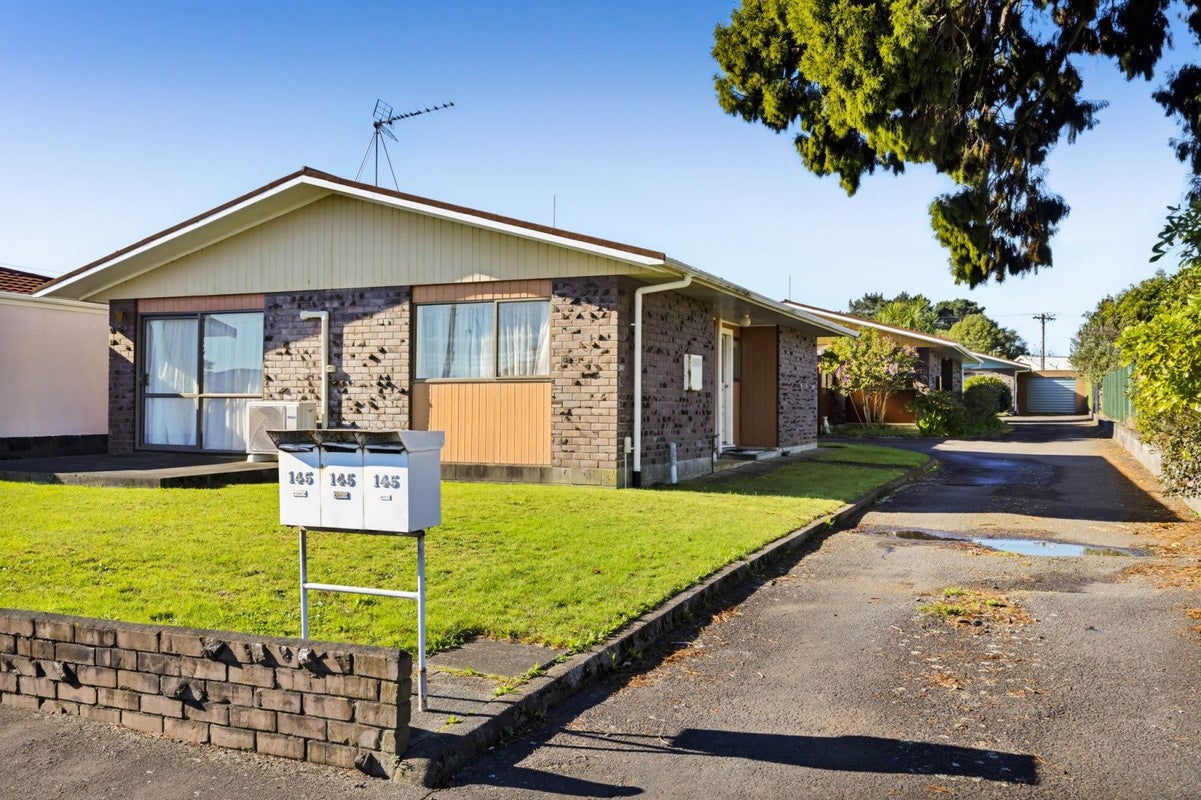 1/145 Tukapa Street, Westown, New Plymouth - Carousel 1