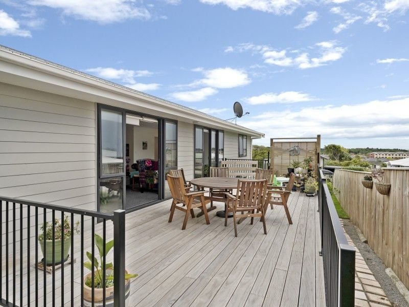 27 Matenga Street, Waikanae - Carousel 1