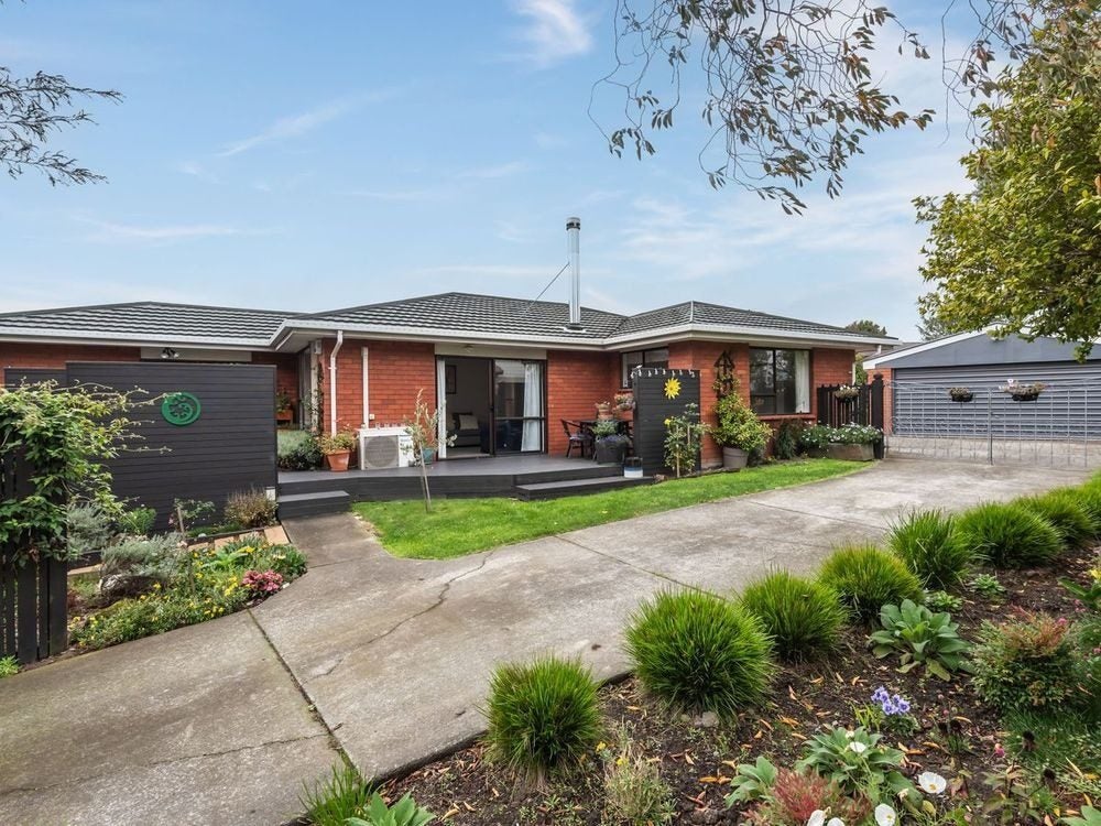 18 Lowry Avenue, Redwood, Christchurch - Carousel 1