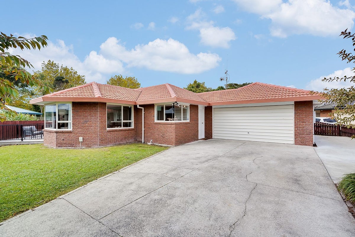 20 Bouverie Crescent, Flagstaff, Hamilton - Carousel 1