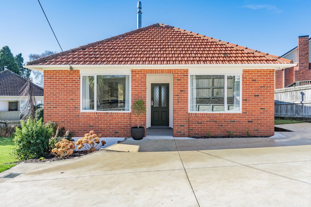 31 Mayfield Avenue, Wakari, Dunedin - Carousel 1