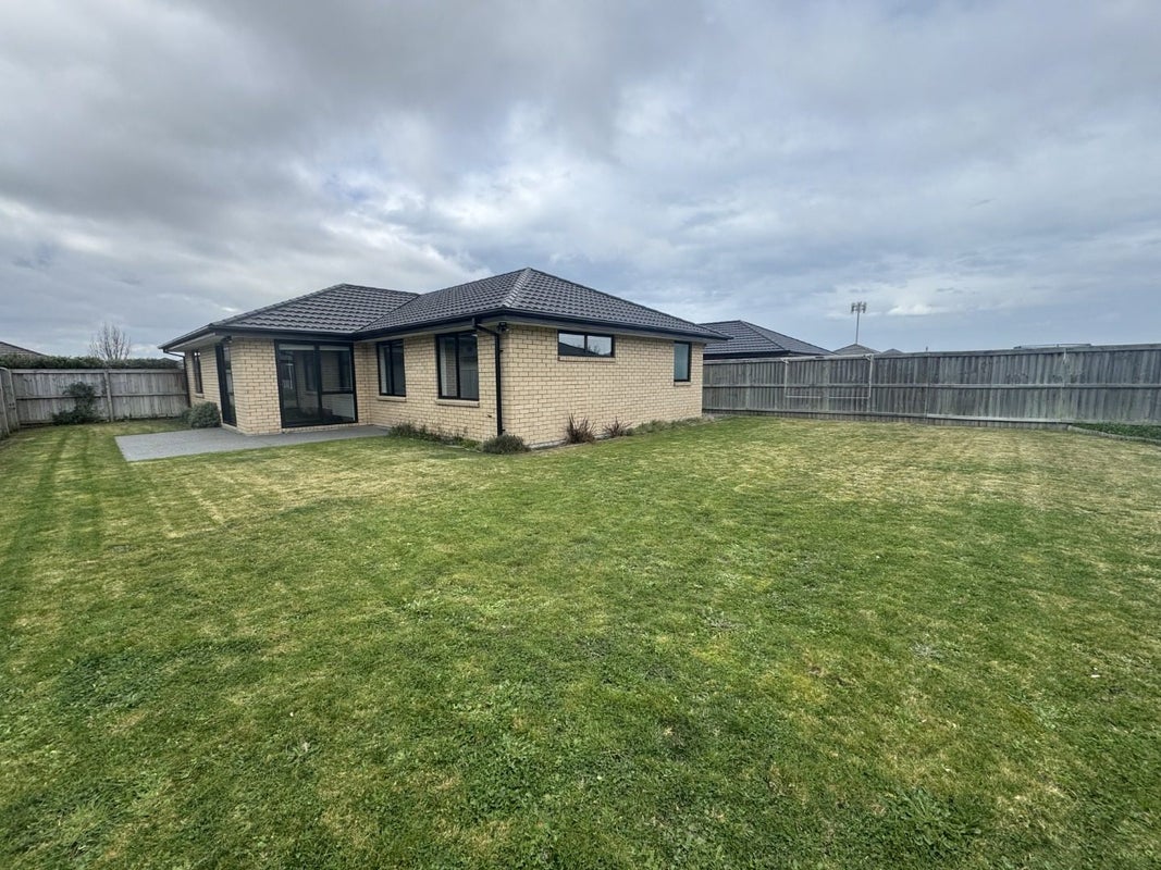23 Minerva Crescent, Woodend, Woodend - Carousel 17