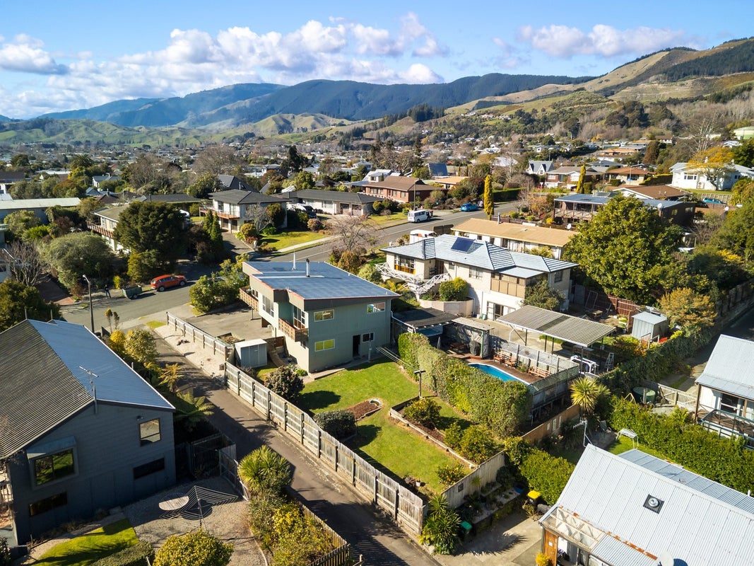 9 Farnham Drive, Richmond, Richmond - Carousel 26