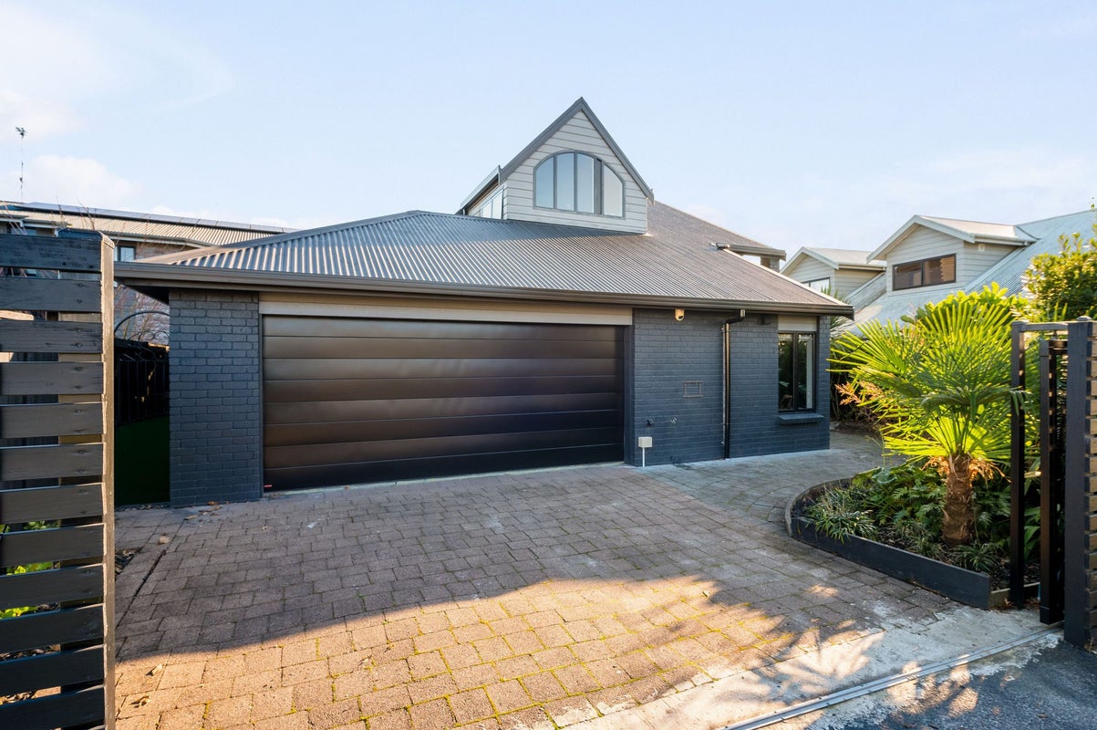 127 MacFarlane Street, Hamilton East, Hamilton - Carousel 2