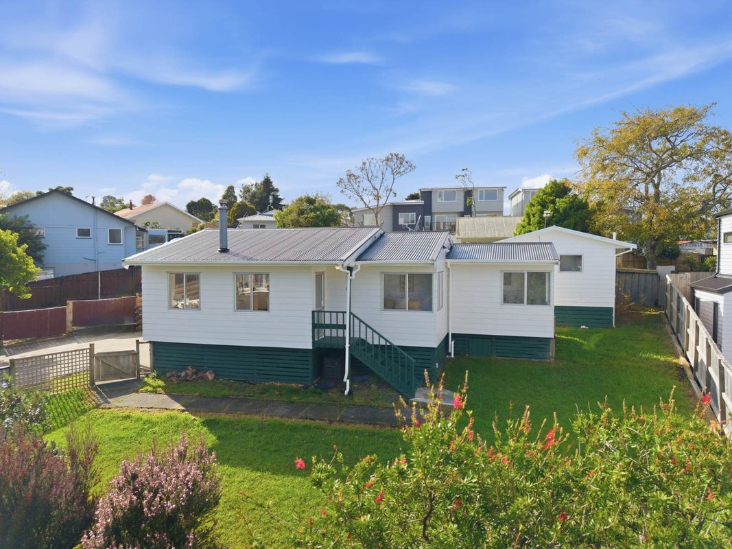 9 Buisson Glade, West Harbour, Auckland - Carousel 1