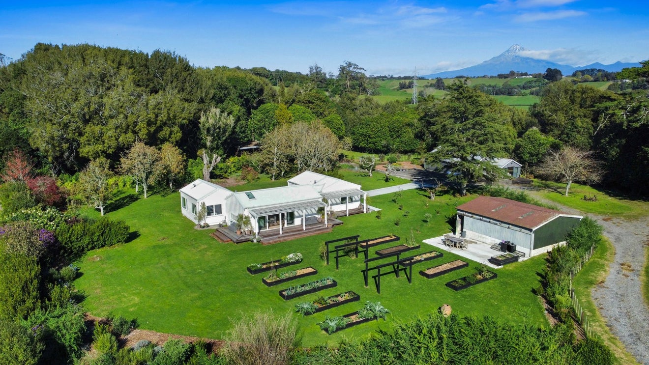 130 Cross Road, Lepperton, New Plymouth - Carousel 2