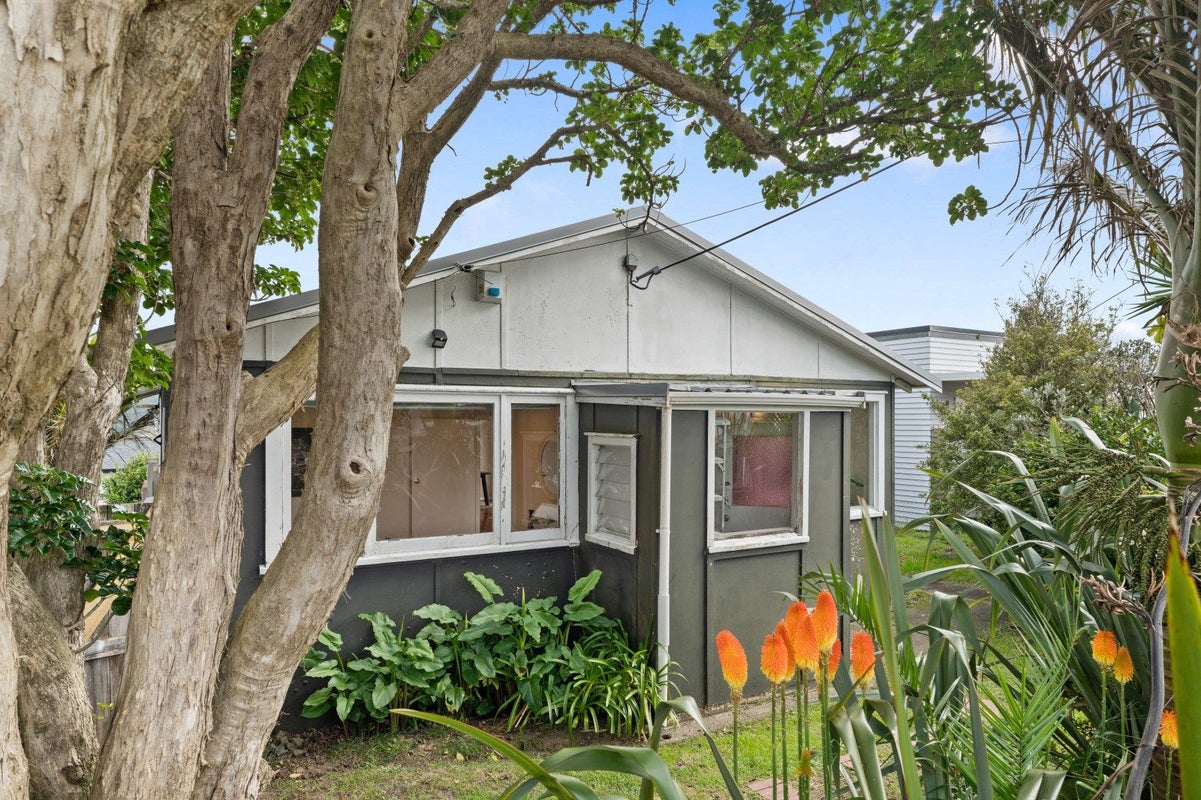 152B Glengarry Road, Glen Eden, Auckland - Carousel 1