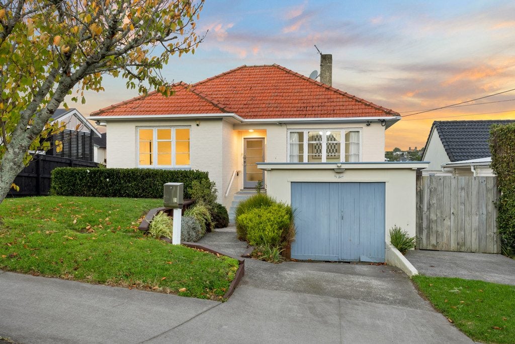 21 Bonnie Brae Road, Meadowbank, Auckland - Carousel 1