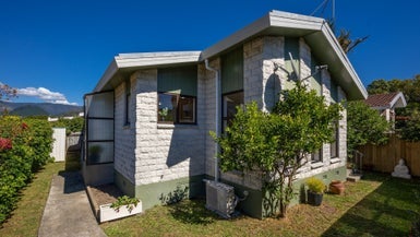 2/11 Cambria Street, The Wood, Nelson - Carousel 1