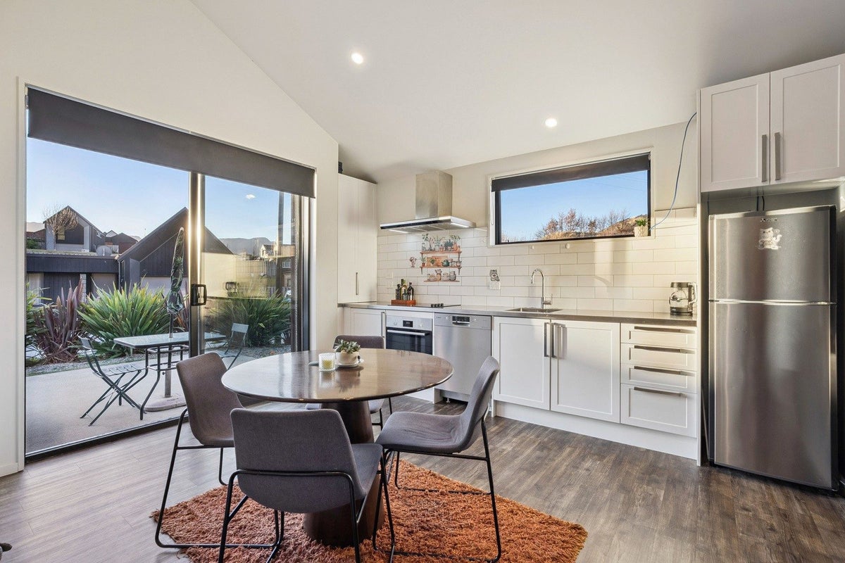 22 Huxley Place, Lake Hayes, Queenstown - Carousel 1