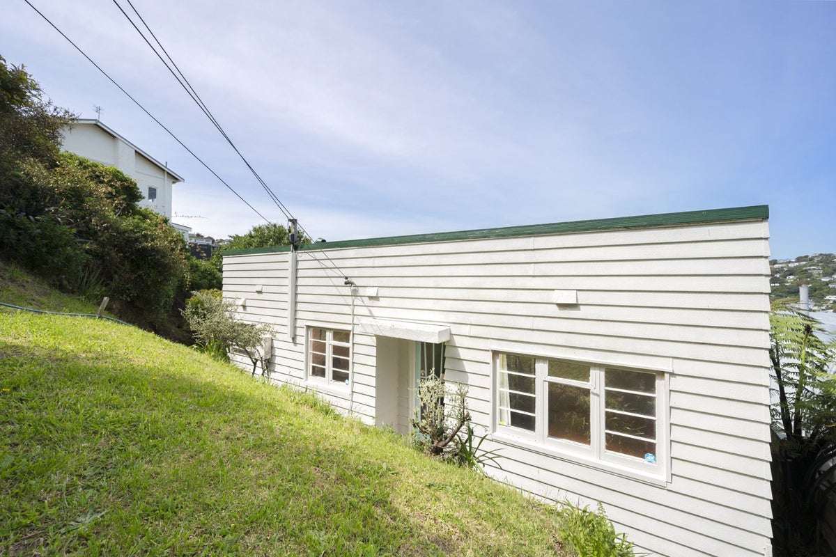 76 Maupuia Road, Maupuia, Wellington - Carousel 1