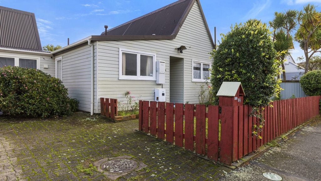 8/61 Richmond Street, Petone, Lower Hutt - Carousel 1