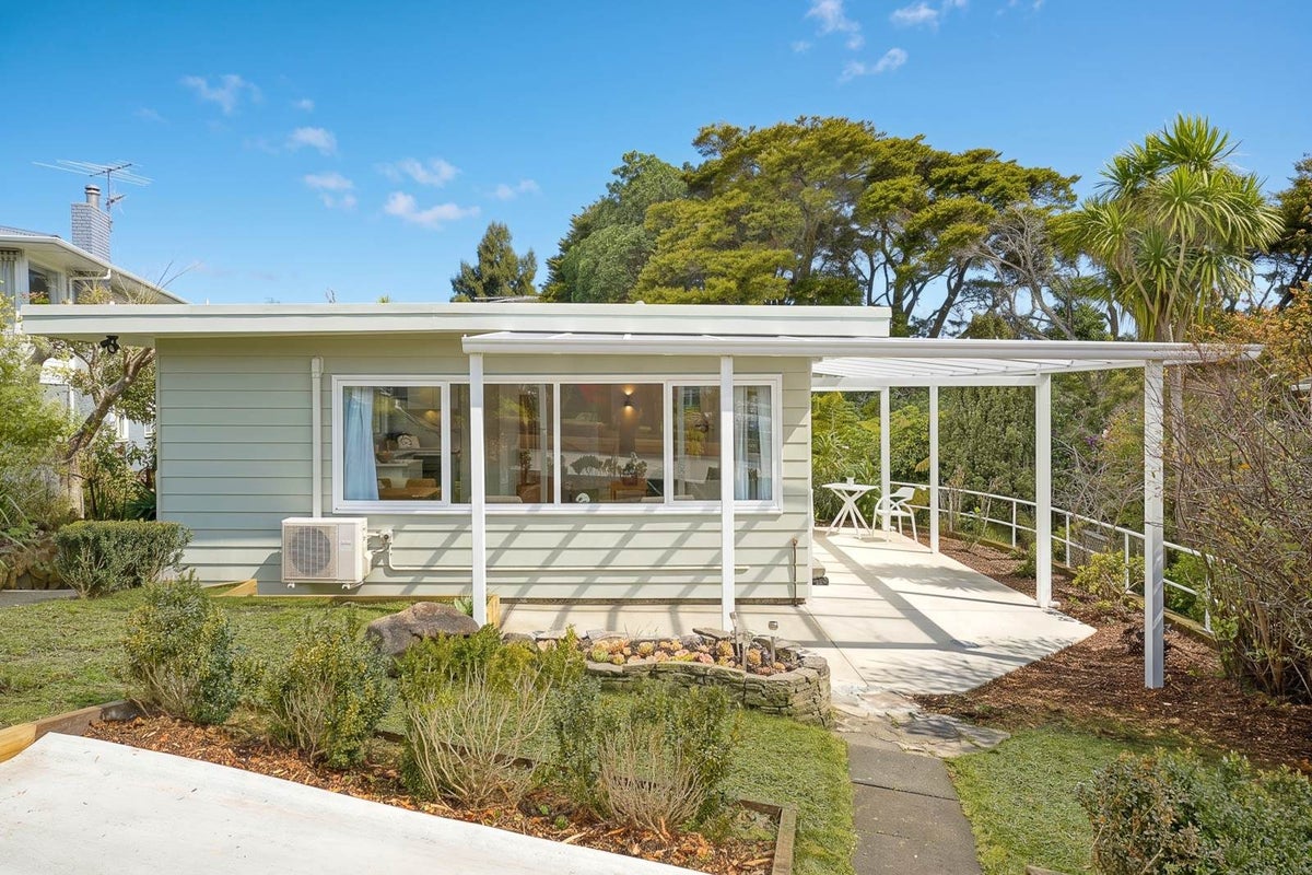 8 Nicholson Place, Hillcrest, Auckland - Carousel 1