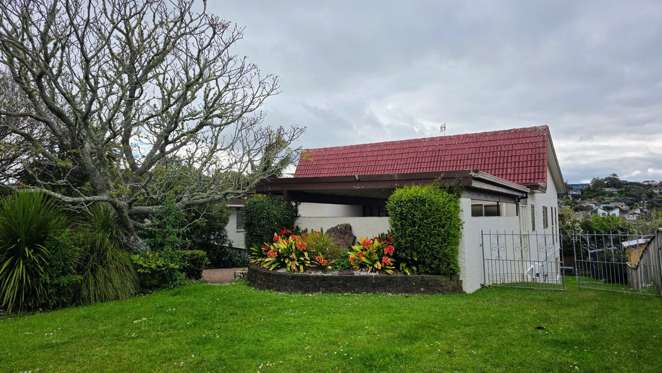 10 Oaktree Avenue, Browns Bay, Auckland - Carousel 1