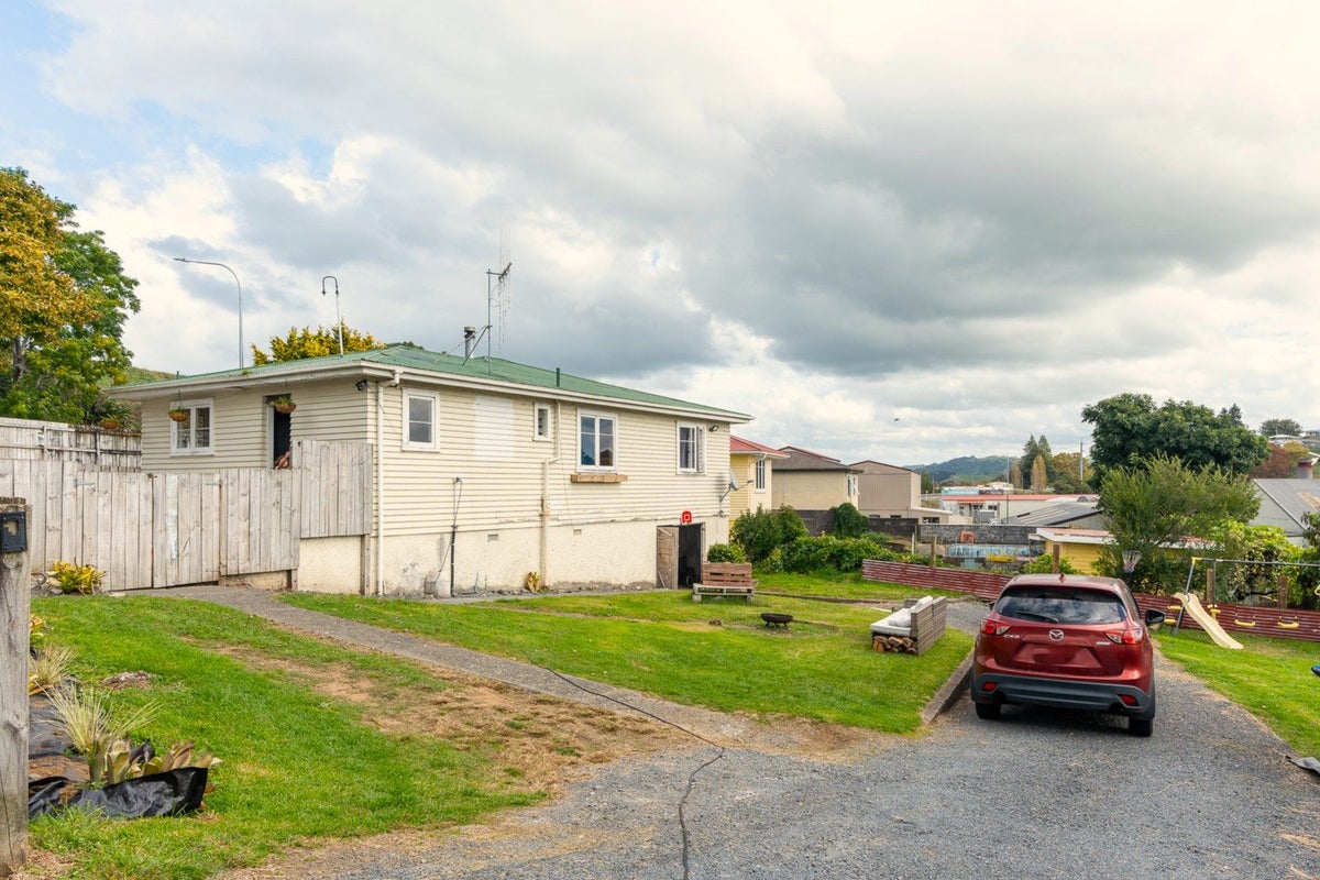 11 Main North Road, Otorohanga, Otorohanga - Carousel 21