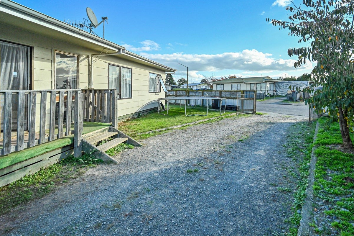 2 Arklow Place, Flaxmere, Hastings - Carousel 2