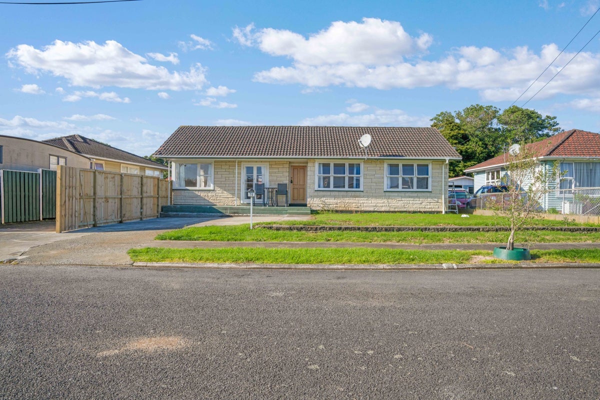 16 Cullinan Avenue, Mangere, Auckland - Carousel 1