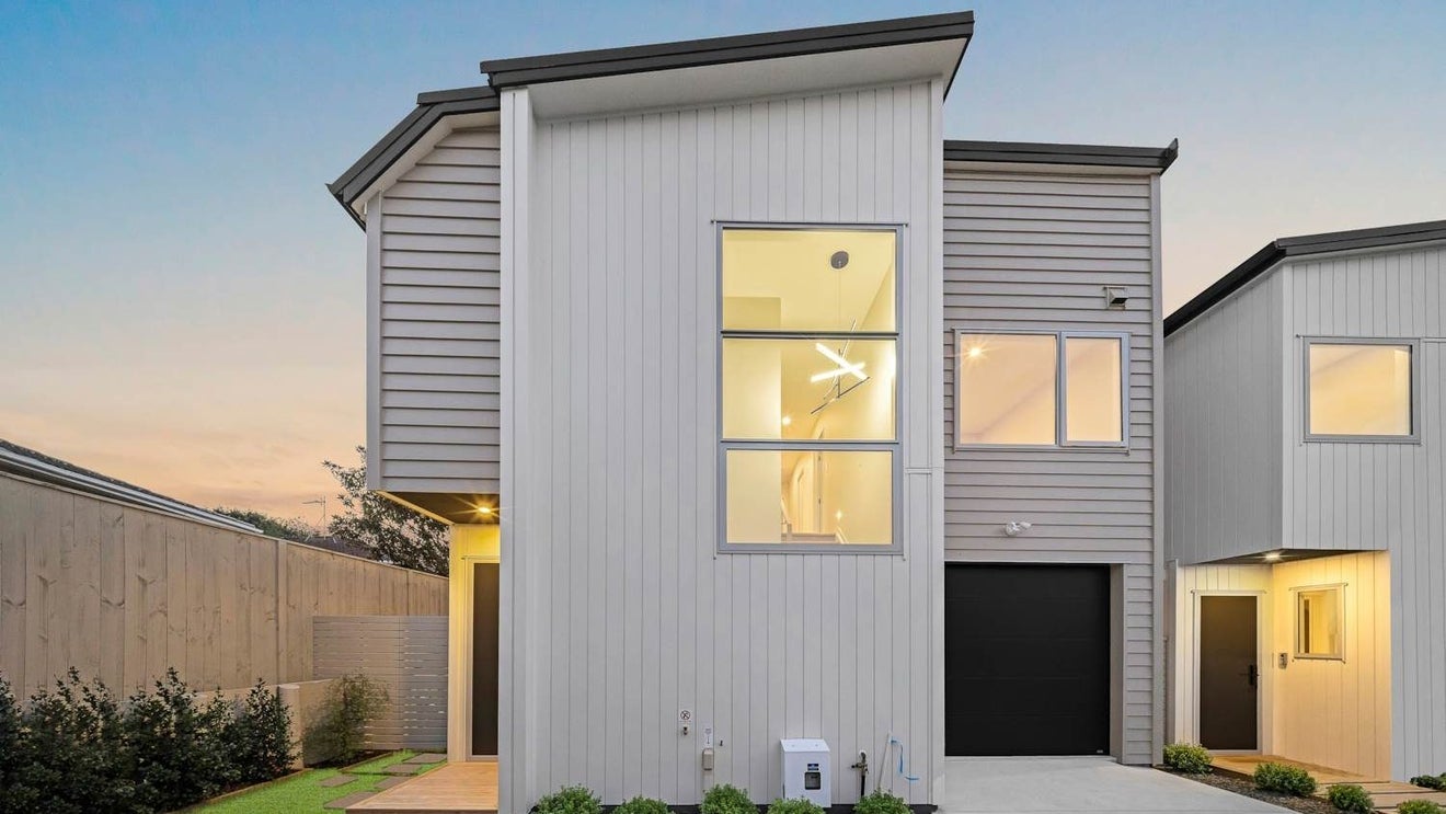 13C Liam Place, Half Moon Bay, Auckland - Carousel 1