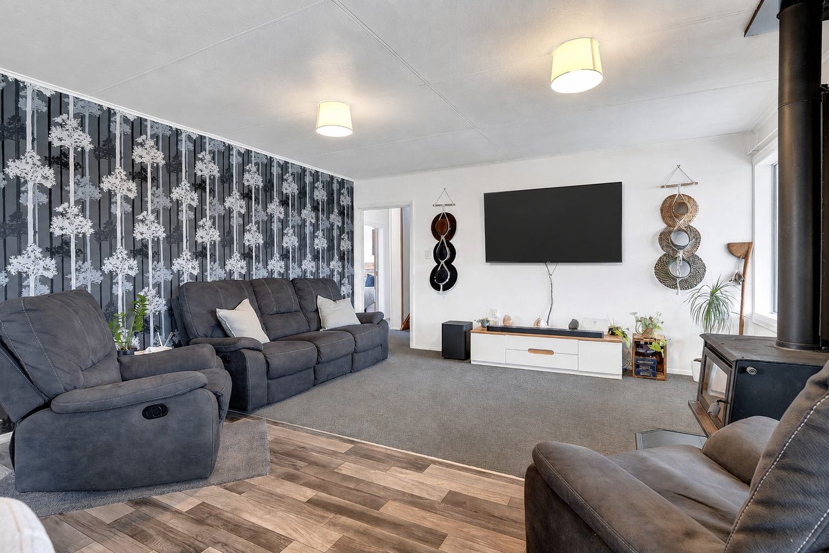 15 Grey Street, Normanby, Hawera - Carousel 2