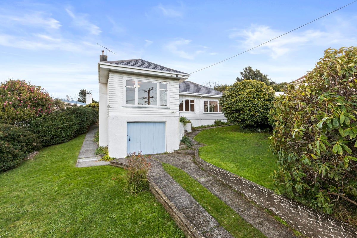 17 Hampton Hill Road, Tawa, Wellington - Carousel 18