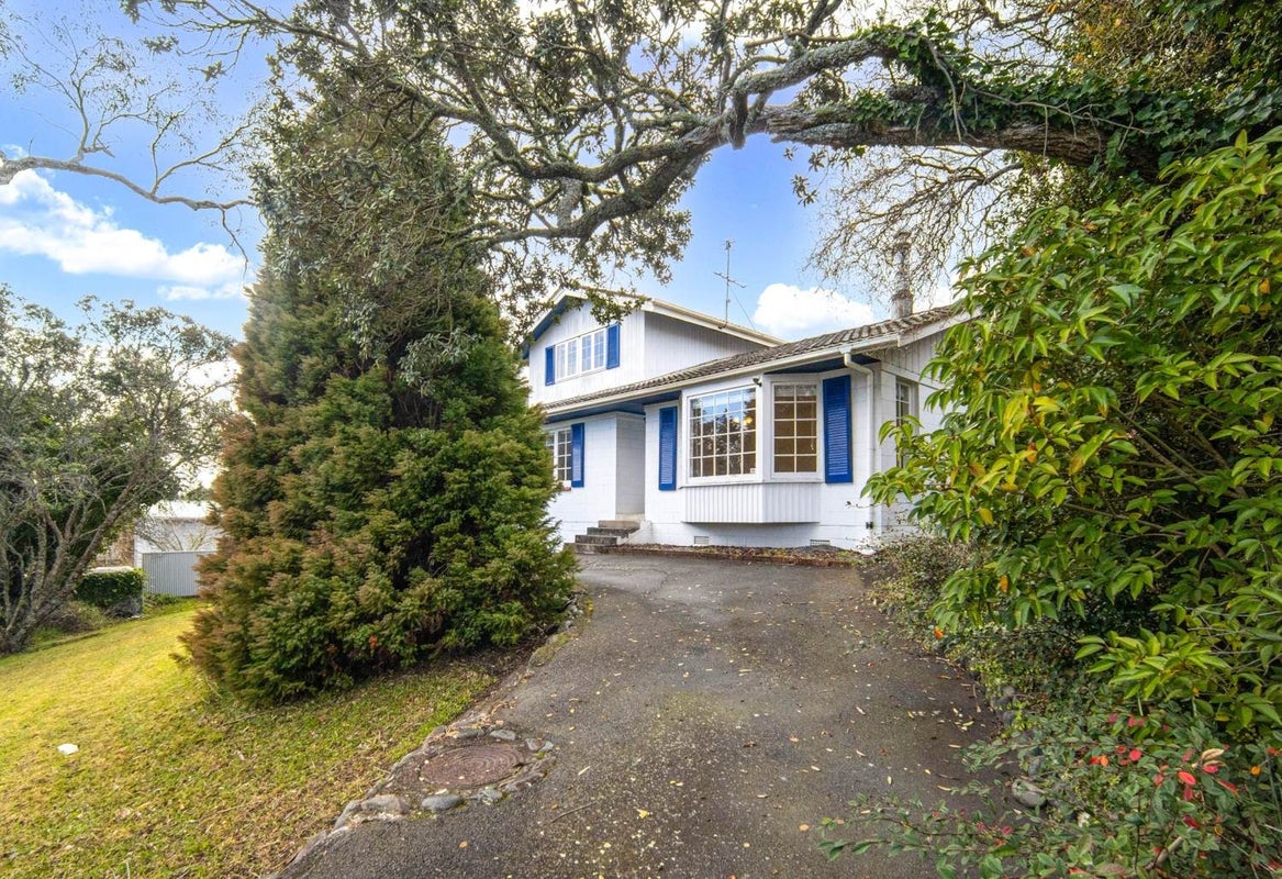 36 Commodore Drive, Lynfield, Auckland - Carousel 2
