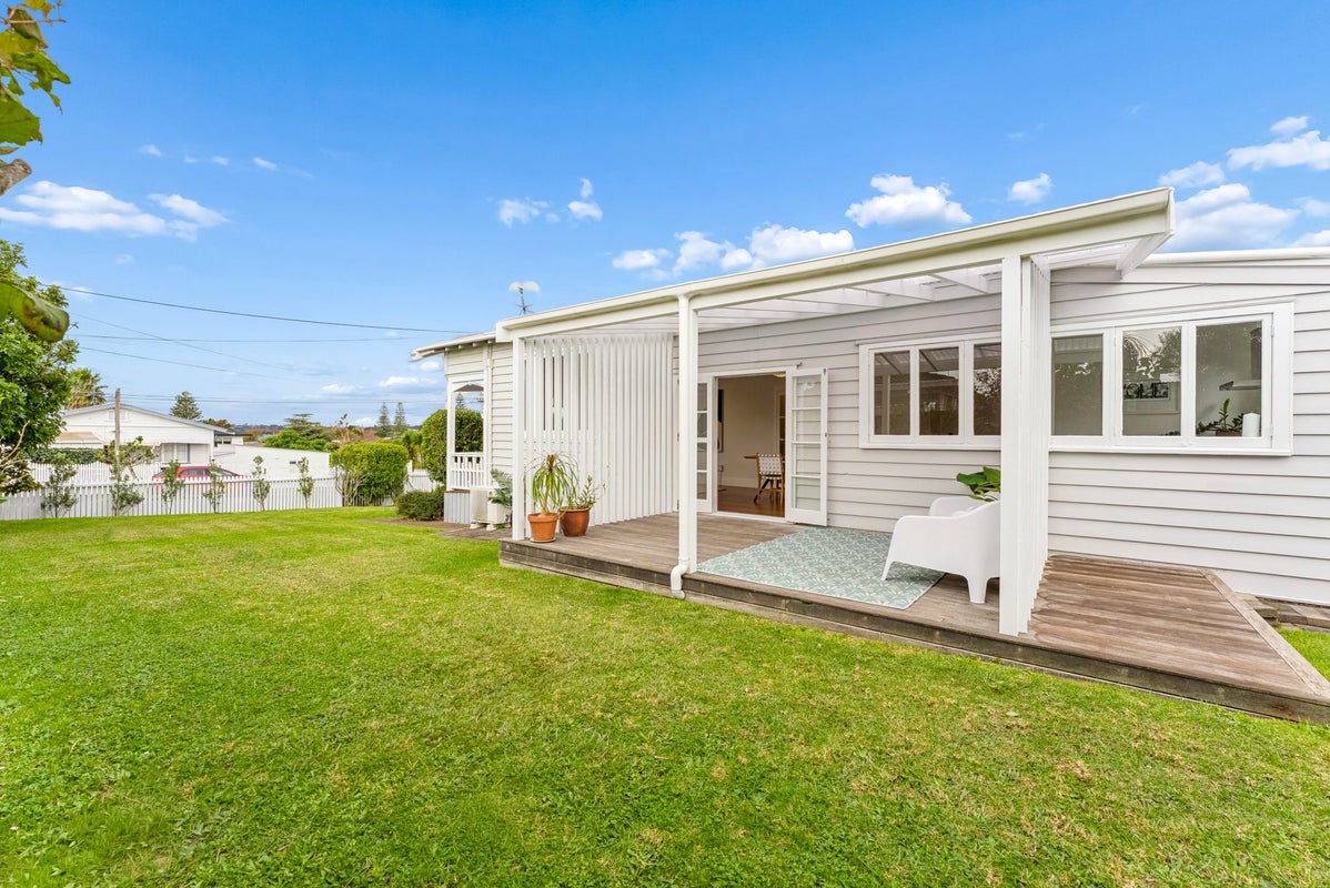 5 Karaka Street, New Lynn, Auckland - Carousel 2