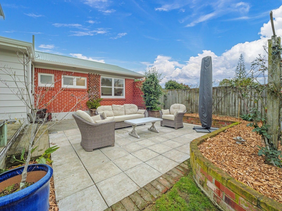 15 Paisley Street, Awapuni, Palmerston North - Carousel 2