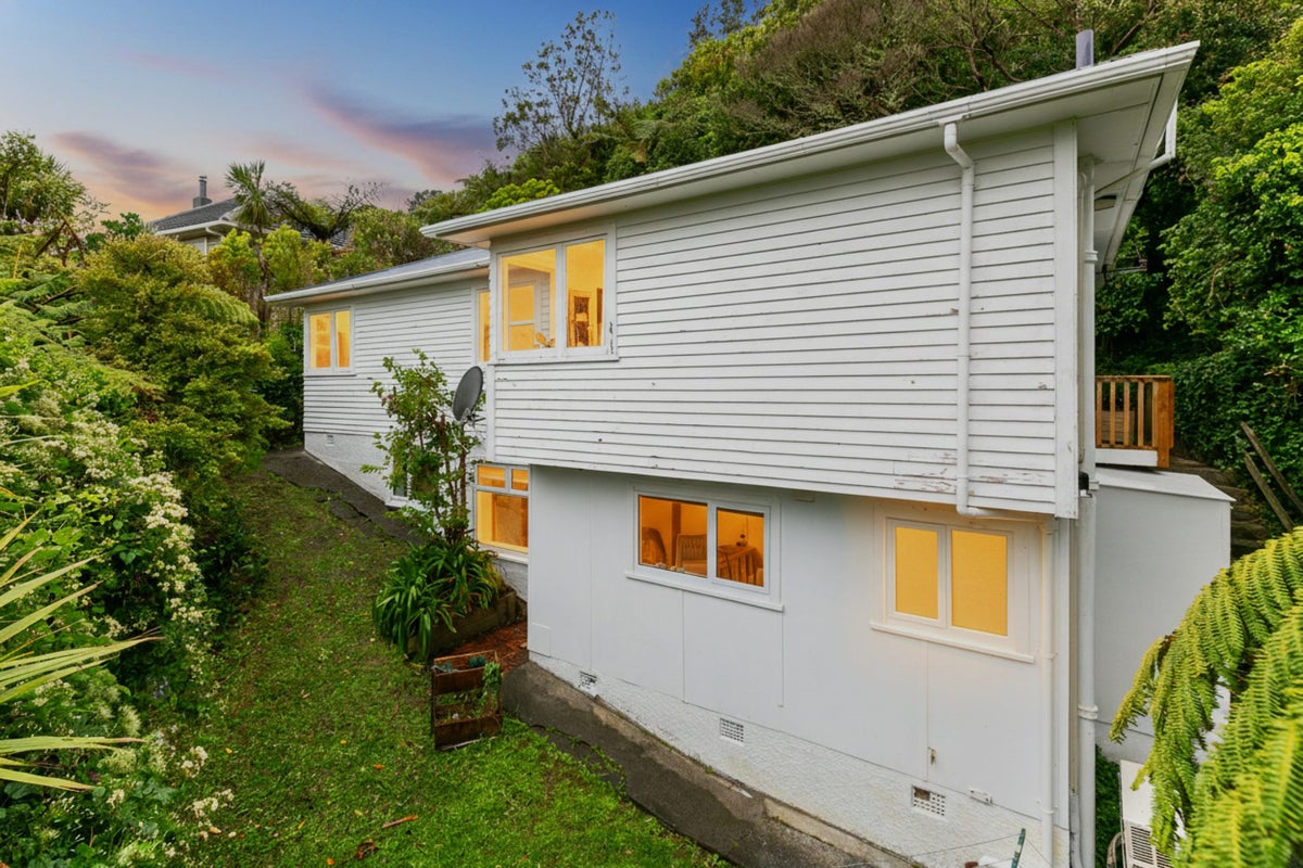 7 Cheshire Street, Northland, Wellington - Carousel 1