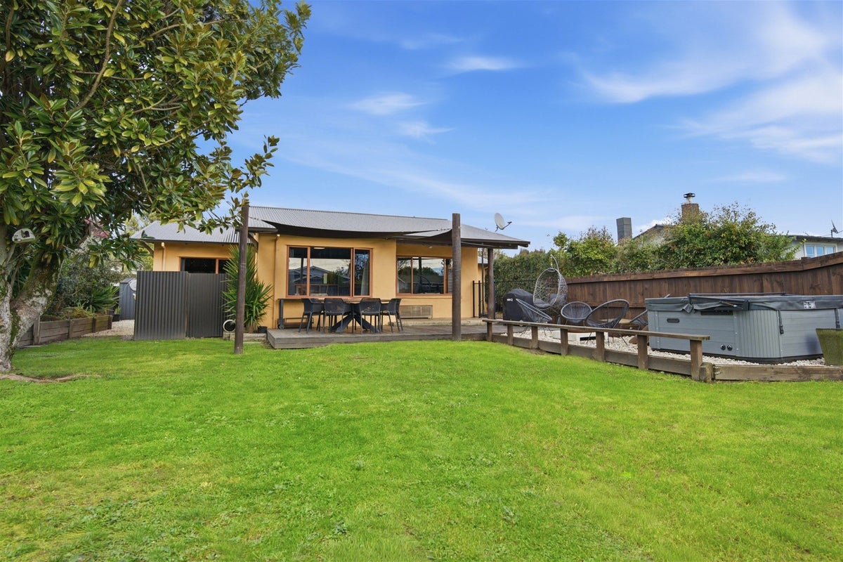5 Courtney Street, Motueka - Carousel 1