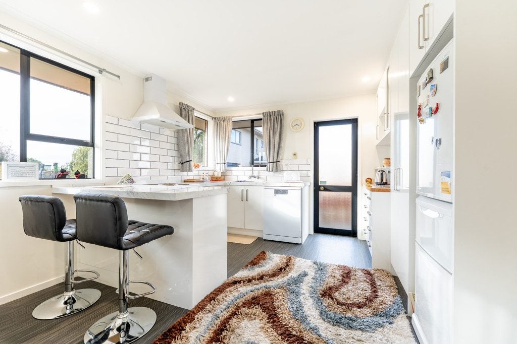 2/347 Church Street, West End, Timaru - Carousel 2