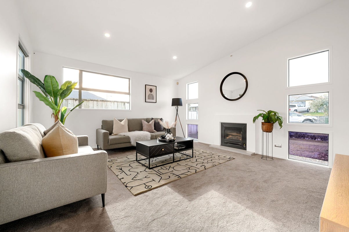 106 Saint James Drive, Huntington, Hamilton - Carousel 2