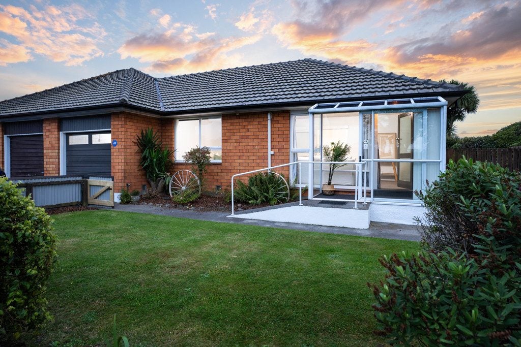 2/4 Lomax Place, Islington, Christchurch - Carousel 1