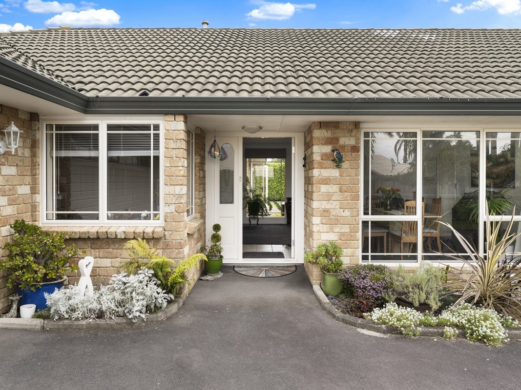 16 Aristoy Close, Conifer Grove, Takanini - Carousel 2