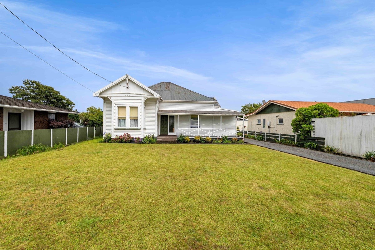 10 Norman Street, Lower Vogeltown, New Plymouth - Carousel 2