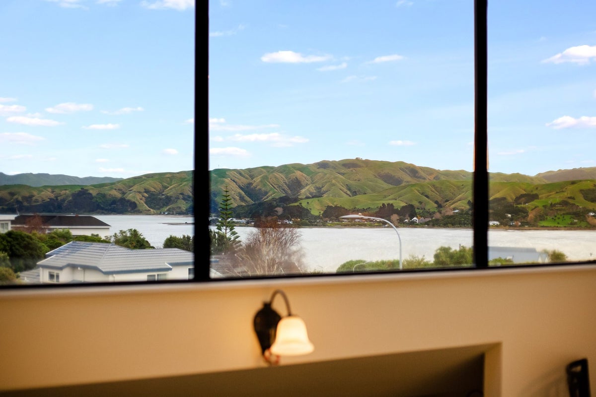 14 Portage Place, Whitby, Porirua - Carousel 1