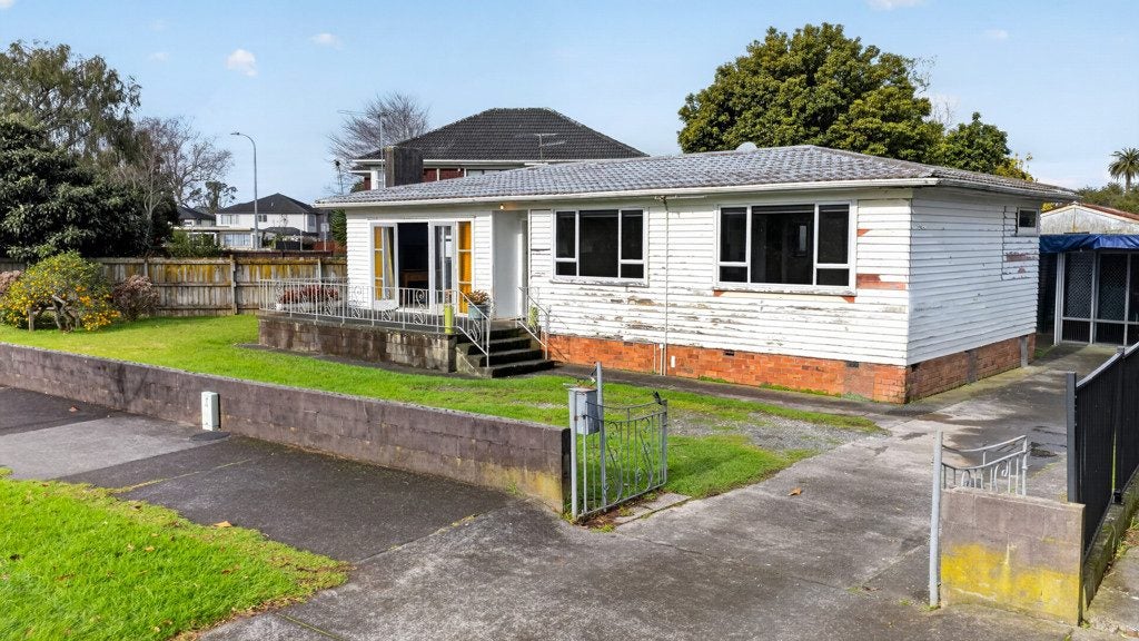 120 Avondale Road, Avondale, Auckland - Carousel 1
