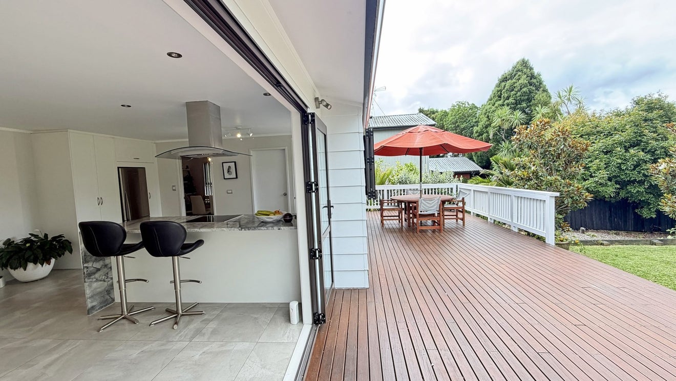 16 Onetaunga Road, Chatswood, Auckland - Carousel 1