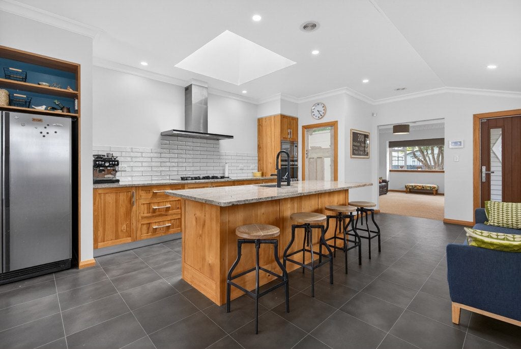 6 Bauchop Road, Waterloo, Lower Hutt - Carousel 1