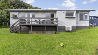 12 Evesham Place, Newlands, Wellington - Carousel 1