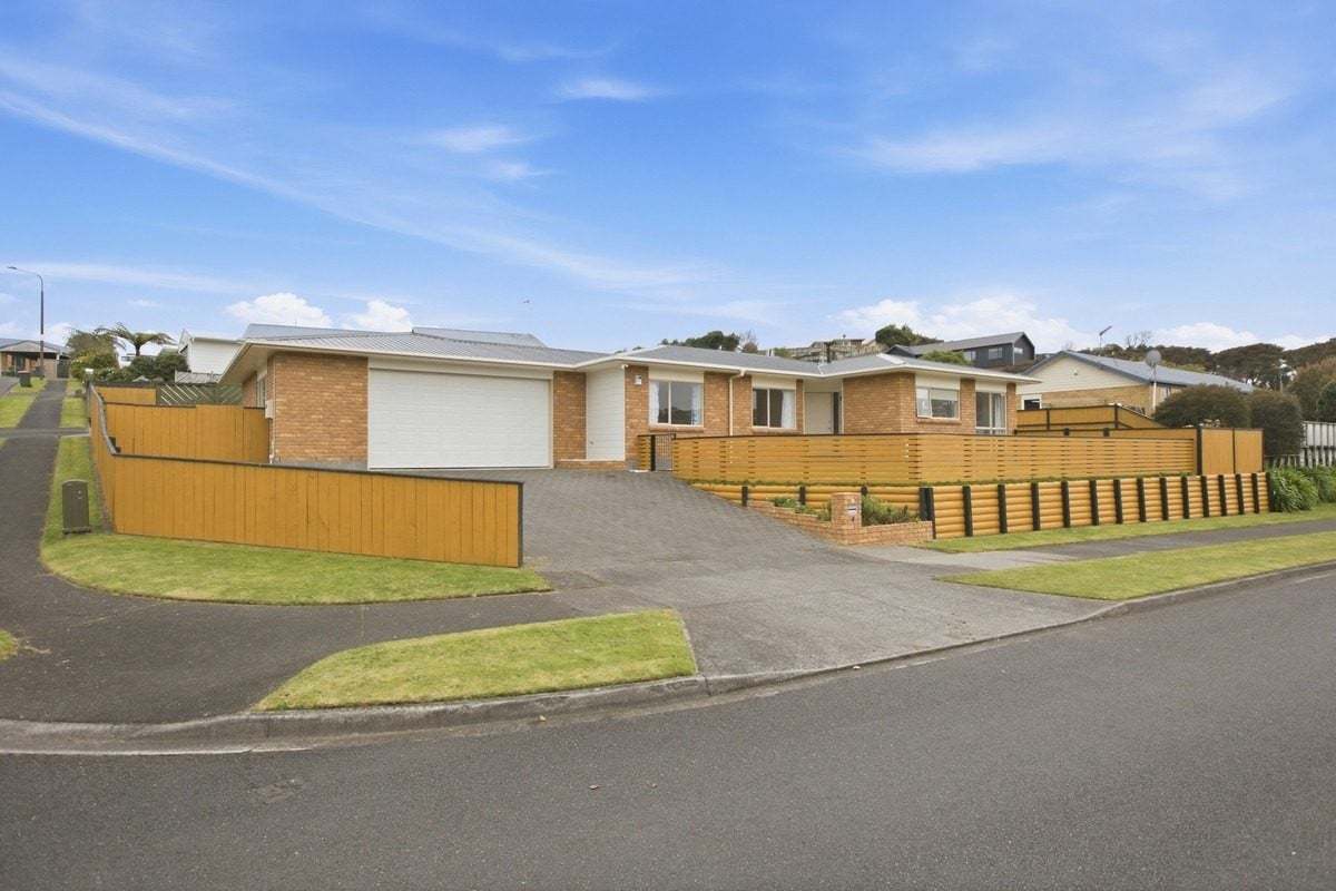 4 Cyrus Street, Whalers Gate, New Plymouth - Carousel 1