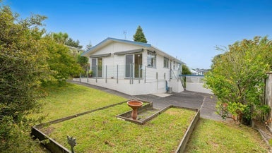 36 Tonkin Drive, Sunnynook, Auckland - Carousel 1