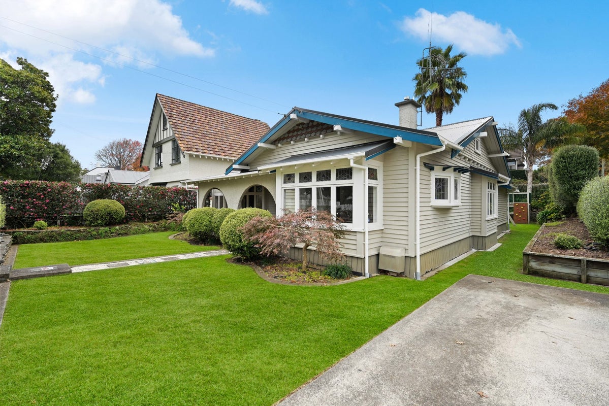 2 George Street, Claudelands, Hamilton - Carousel 1